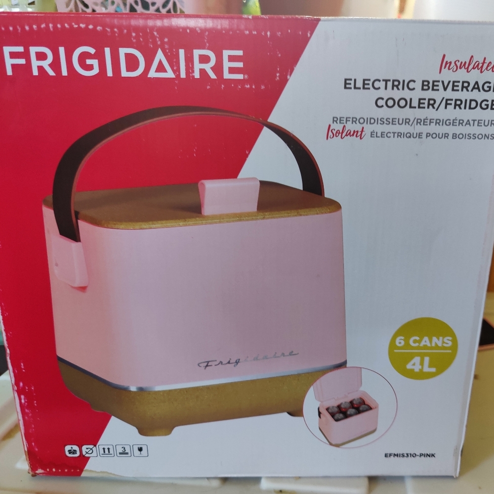 NWT Frigidaire Electric Portable Mini Fridge